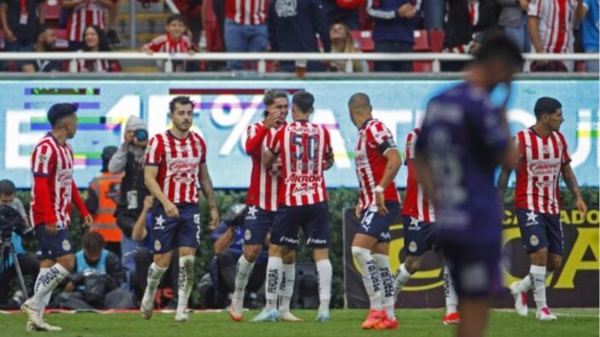 Castigan con veto al Chivas por violencia contra hincha del Atlas