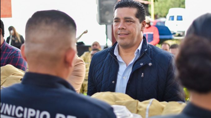 Entrega Leo Montañez nuevo equipamiento a Protección Civil