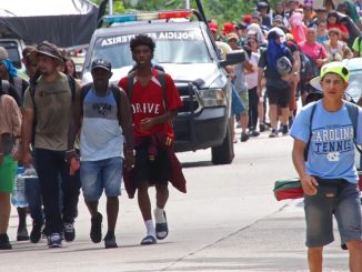 Parte otra caravana migrante con intención de llegar a EE.UU. antes que Trump