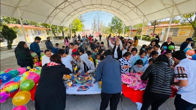 Lleva DIF Municipal la alegría de la Navidad a las familias