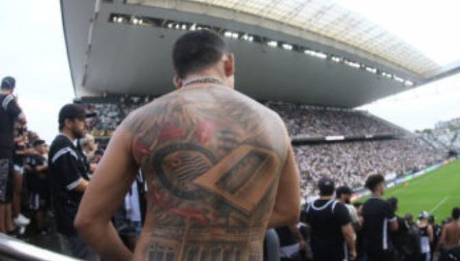 Aficionados de Corinthians juntan dinero para pagar deuda millonaria 