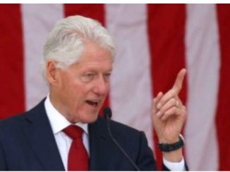 Bill Clinton es hospitalizado en Washington