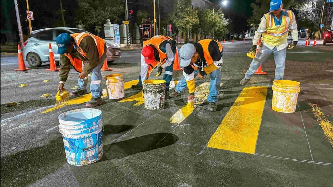 Fortalece obras públicas municipales trabajos nocturnos de pintura en vialidades