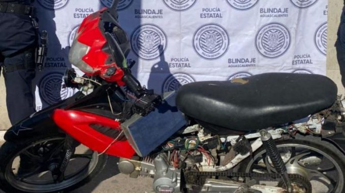 Policías Estatales aseguran motocicleta con alteraciones