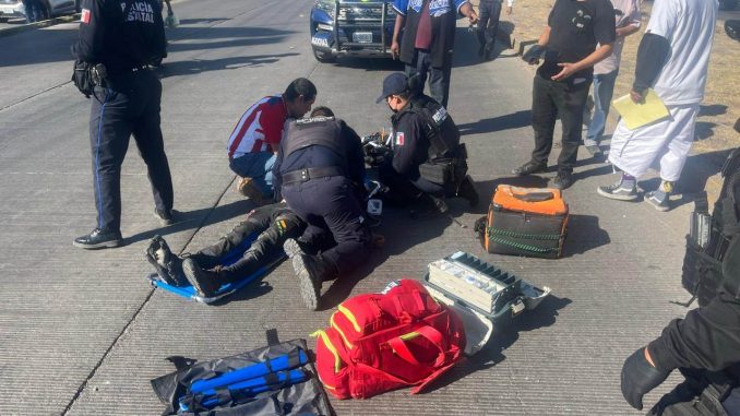Atienden paramédicos del GAMET a persona lesionada en accidente de tránsito