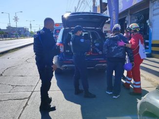 Atienden paramédicos del GAMET a persona lesionada por caída de motocicleta