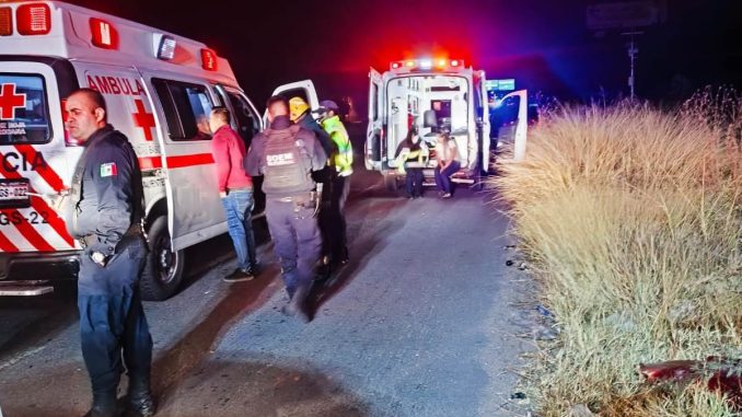 Atienden Bomberos del Estado accidente en la carretera 45
