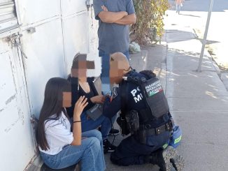 Paramédicos del Grupo de Operaciones Aéreas (GOA) de la SSPM brindan atención a dos personas tras choque en José Ma. Chávez