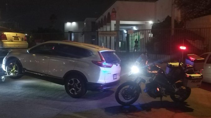 Policías Estatales aseguran vehículo con reporte de robo