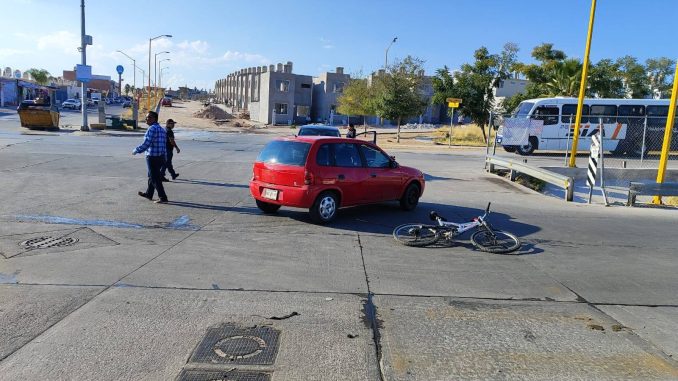 Policías Viales de Aguascalientes atendieron el reporte de un choque desigual registrado en el fraccionamiento Real del Sol