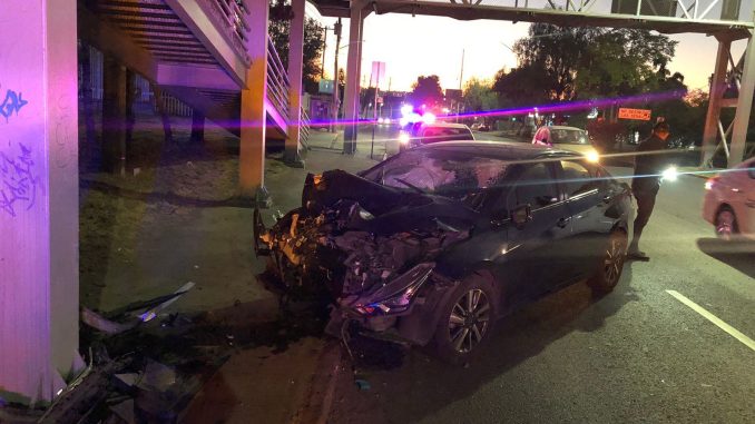 Policías Viales de Aguascalientes atendieron el reporte de accidente contra poste de madera en el Ojocaliente II