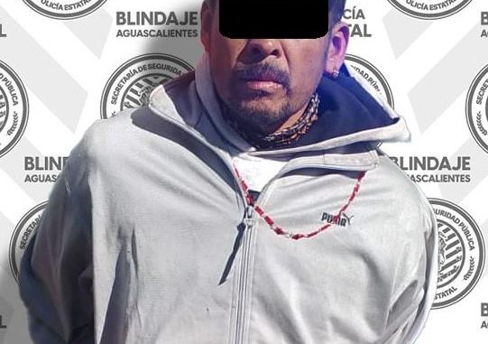 Policía Estatal detiene a sujeto por portación de arma blanca