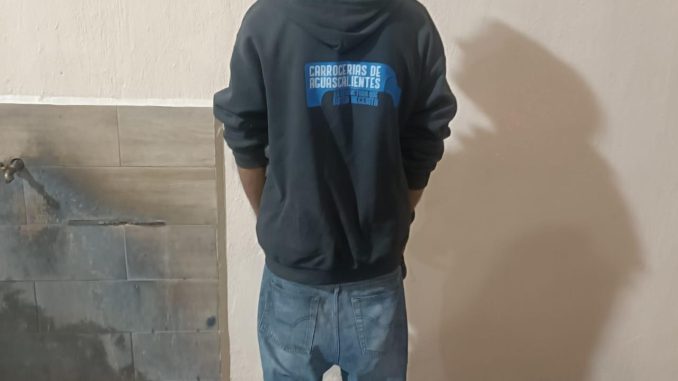 En posesión de un arma prohibida, elementos de la SSPM de Aguascalientes detienen a una persona en Villa de las Palmas