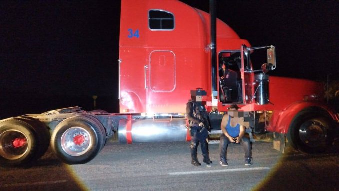 Elementos de la Secretaría de Seguridad Pública Municipal de Aguascalientes (SSPM) recuperaron un tractocamión con reporte de robo con violencia