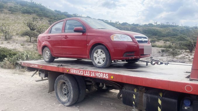 Policías Estatales aseguran vehículo con reporte de robo vigente