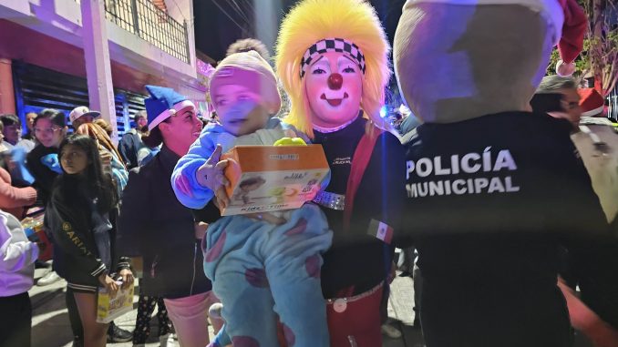 Policías y personal administrativo de la SSPM de Aguascalientes generaron miles de sonrisas en esta Navidad
