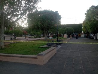 Atienden reporte de persona inconsciente en vía pública