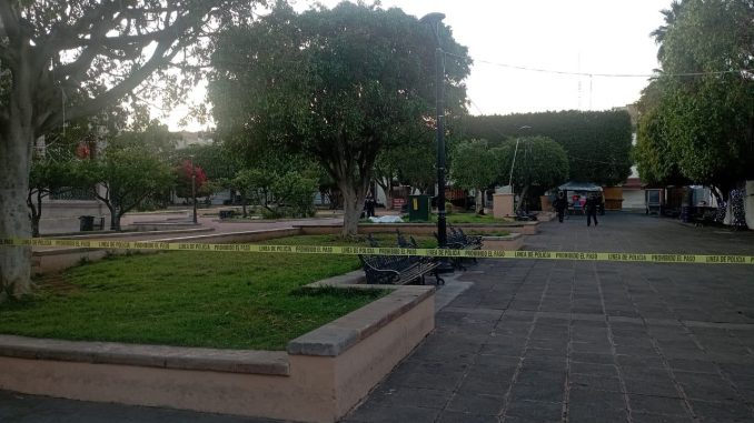 Atienden reporte de persona inconsciente en vía pública