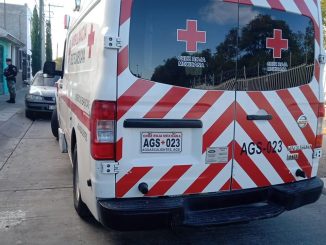 Auxilian elementos del Grupo Aeromédico Táctico a una mujer lesionada por quemaduras