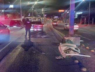 Choque que se registró la madrugada de hoy en Av. Aguascalientes dejó saldo de una persona lesionada trasladada al hospital