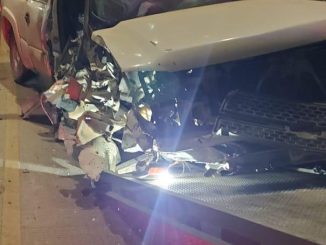 Elementos de la Policía Vial de Aguascalientes atienden el reporte de un choque contra objeto fijo en Avenida Aguascalientes