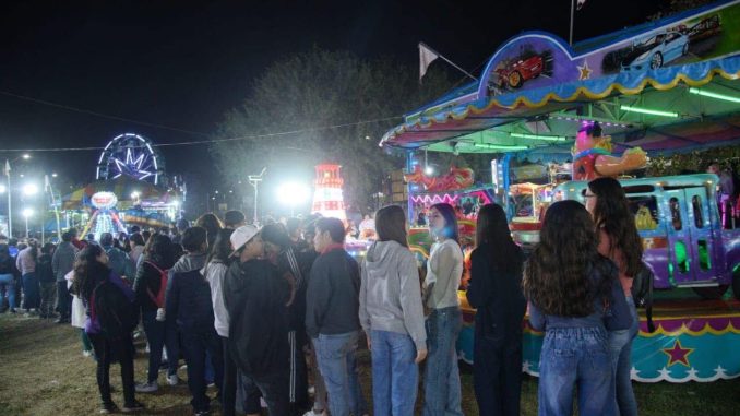 🎡𝐇𝐎𝐘 juegos mecánicos gratis en 𝐕illa 𝐍avidad🎅
