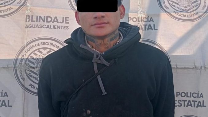 Policías detienen a una persona con orden de aprehensión en San Francisco de los Romo