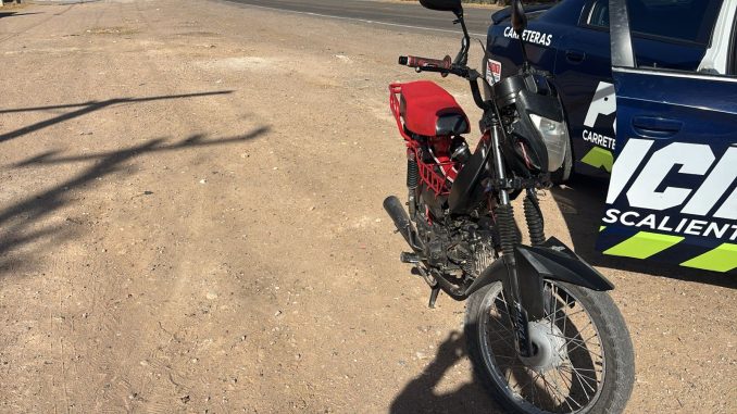 Policías Estatales aseguran motocicleta con alteraciones en su número de serie