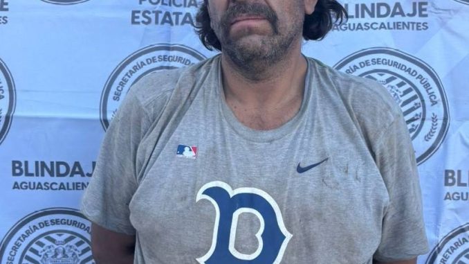 Policías Estatales detienen a una persona por conducir vehículo con reporte de robo