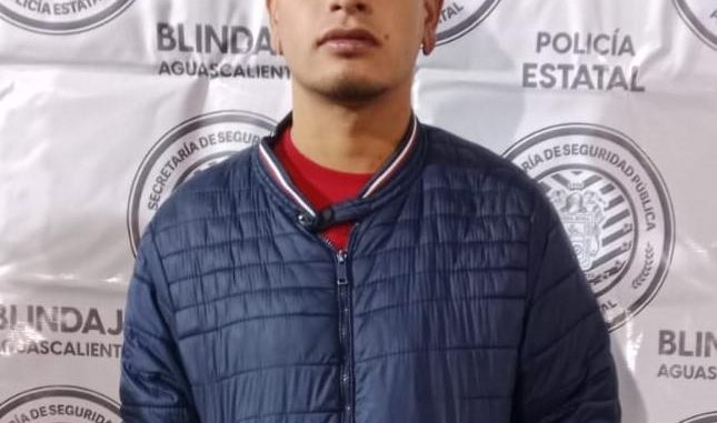 Policías Estatales detienen a una persona por posesión de arma prohibida