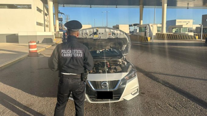 Policías Estatales detienen a una persona por conducir vehículo con reporte de robo