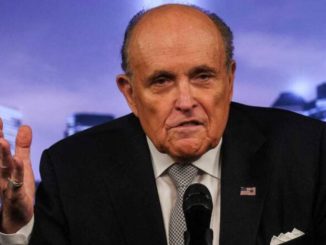 Giuliani es declarado en desacato en el caso de difamación contra trabajadoras electorales de Georgia