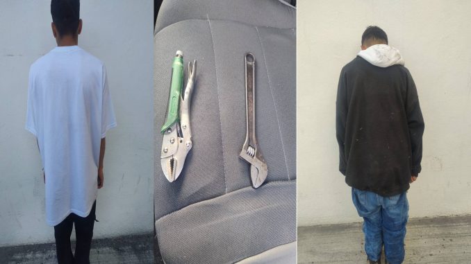 Elementos de la SSPM de Aguascalientes detienen a dos personas en la colonia Desarrollo Especial Central de Abastos, por el delito de robo calificado