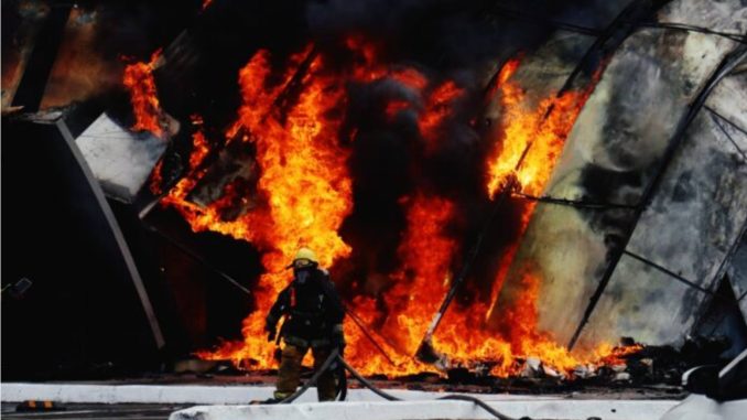 Videos |Se incendia Trampoline Park y Casino Royal Yak en Culiacán, Sinaloa