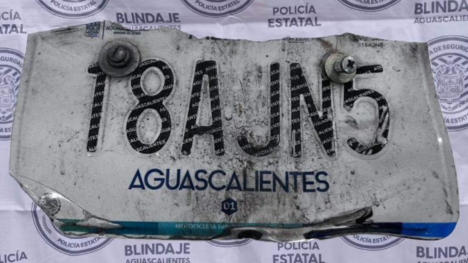 Aseguran motocicleta con placas sobrepuestas