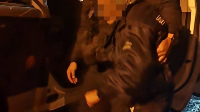 Policía auxilia a ciudadano a llegar a su domicilio