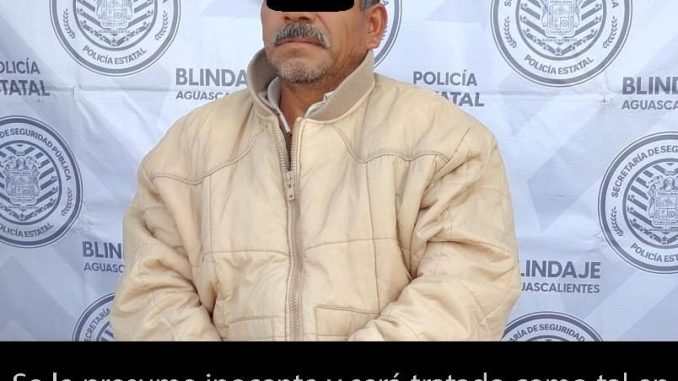Detienen a persona por uso de licencia falsa