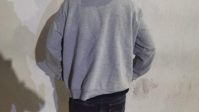 Policías de la Secretaría de Seguridad Pública Municipal de Aguascalientes detienen una persona en el Infonavit Pirules, por el delito de robo calificado