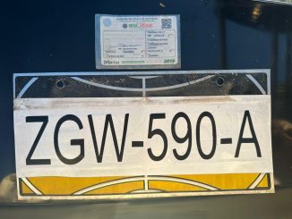 Aseguran un vehículo que portaba placas falsas