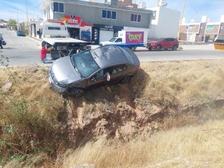Policías Viales de Aguascalientes atendieron el reporte de accidente tipo salida de camino
