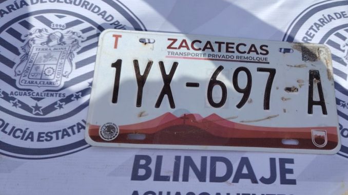 Aseguran remolque con placas sobrepuestas