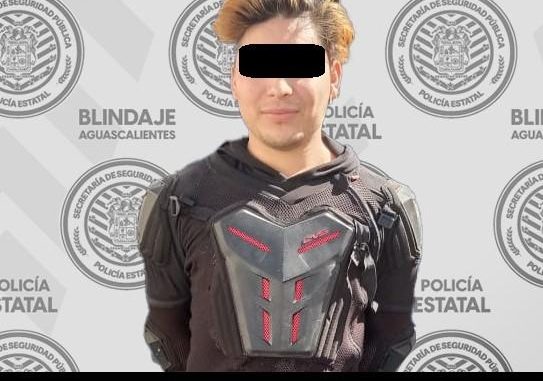 Detienen a sujeto por uso de licencia de conducir falsa