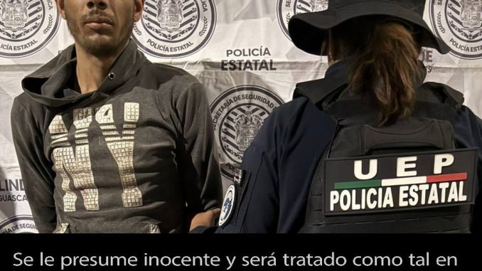 Detienen a una persona en posesión de un envoltorio con droga