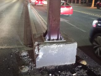 Policías Viales de Aguascalientes atienden en los primeros minutos de hoy, accidente contra poste