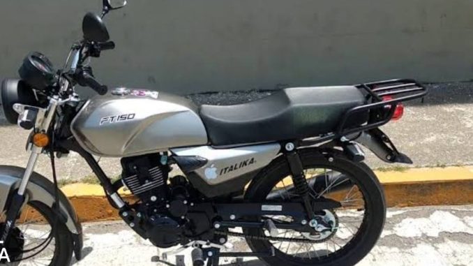 Aseguran motocicleta con placas sobrepuestas