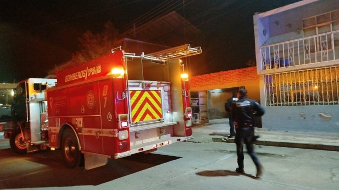 Sofocan incendio en casa habitación de Pabellón de Arteaga