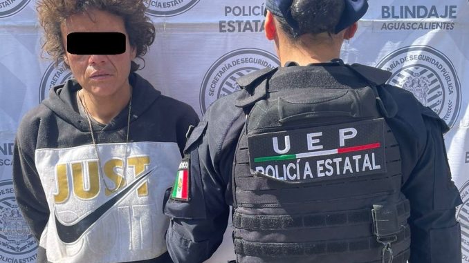 Detienen a mujer por posesión de droga