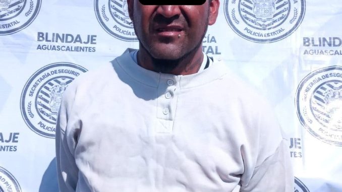 Detienen a una persona por posesión de envoltorios con drogas