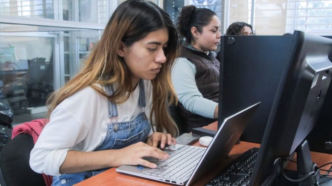 Esencial seguir documentando y analizando la modalidad laboral del teletrabajo: académica de la UAA
