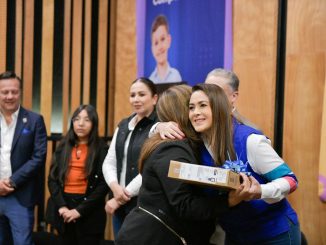 Entrega Gobernadora Tere Jiménez computadoras a bibliotecas públicas de Aguascalientes